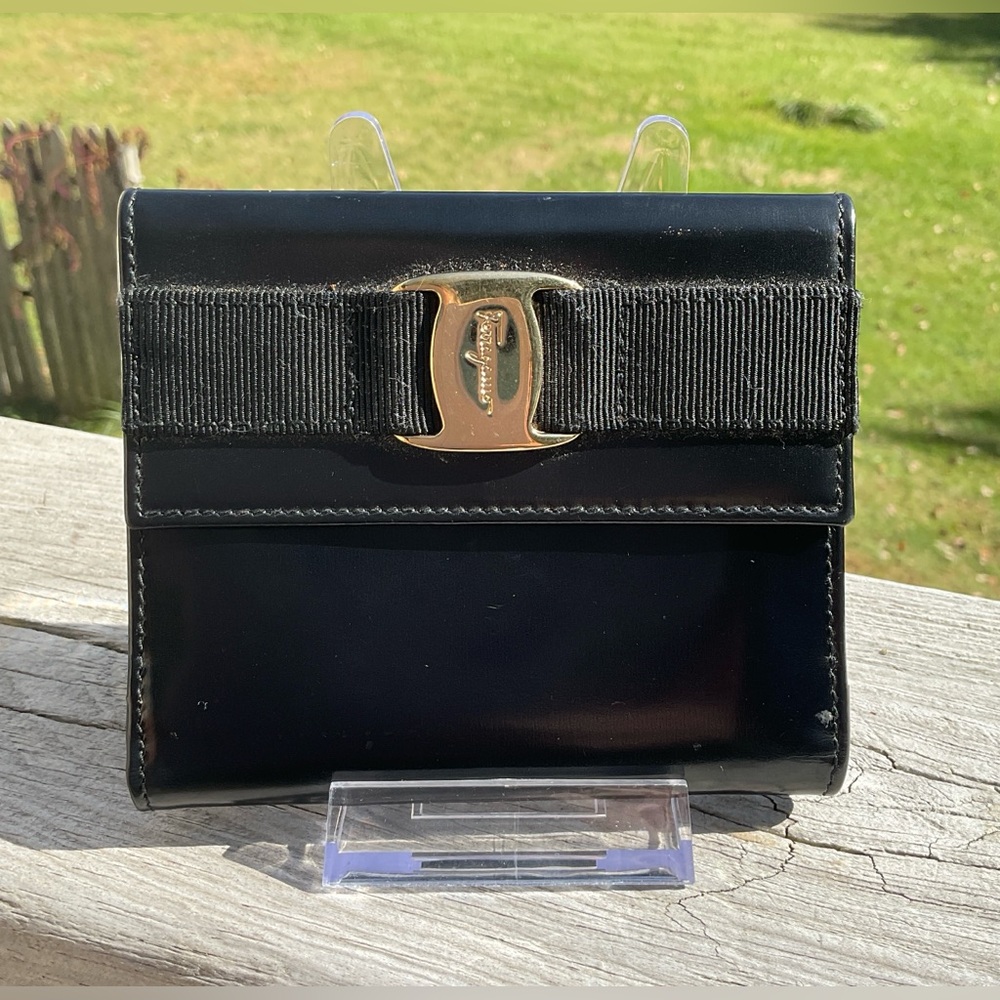 Salvatore Ferragamo Vara Ribbon Black Patent Leather Coin Wallet 🖤EUC